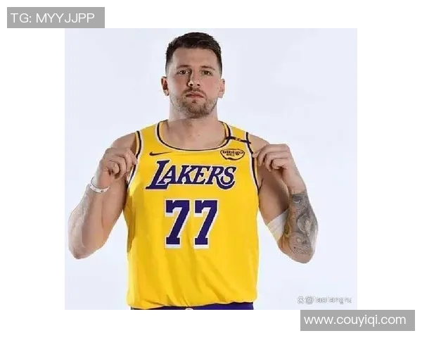 艾顿晒海盗造型!詹皇赞东契奇全明星票王,东契奇谦逊回应:我不过是个小孩